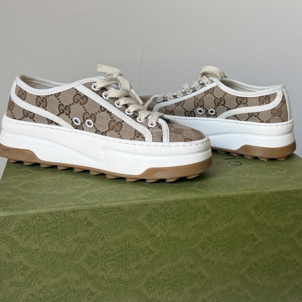 Gucci Women's Tan and White Sneakers - Picture 5 of 9